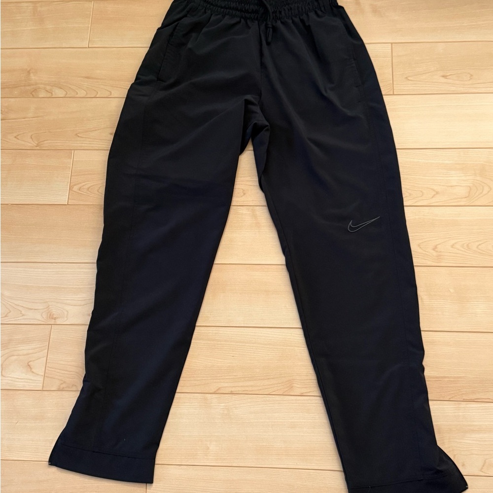 Nike Men's Black basketball joggers
